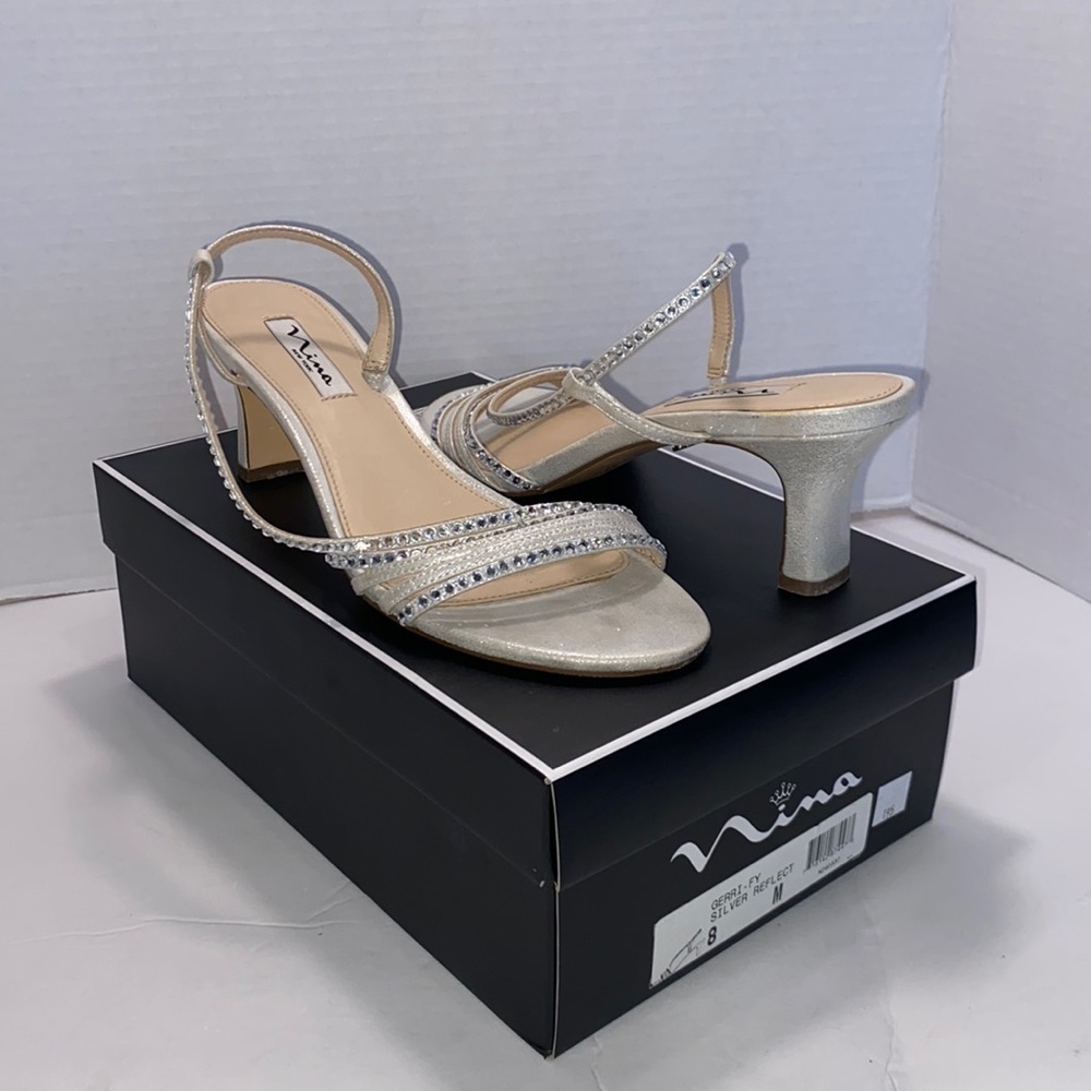 Nina New York Silver Reflect 2 3/4 inch Heels Size 8 - Picture 3 of 5